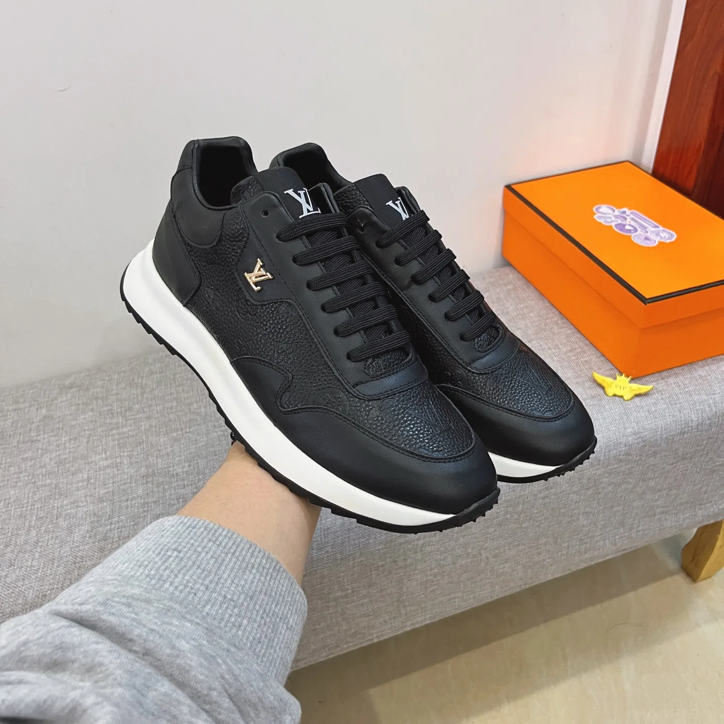 Men's shoes 💰 460💰【LV】🔥Louis Vuitton, high-end men's shoes brand official website 1:1 latest masterpiece: uppers are made of Italian imported first-layer cowhide with comfortable and breathable lining➕original non-slip and wear-resistant outsole🔥, making walking more convenient and comfortable! An exclusive new model, a stunning work, a beautiful 1:1 replica [color] compared to the official quality! Create a fashionable personality to set off your uniqueness! A must-have for trendy men! Classic🔥Size: 38-44 Color: 🔥Multiple colors available🔥.